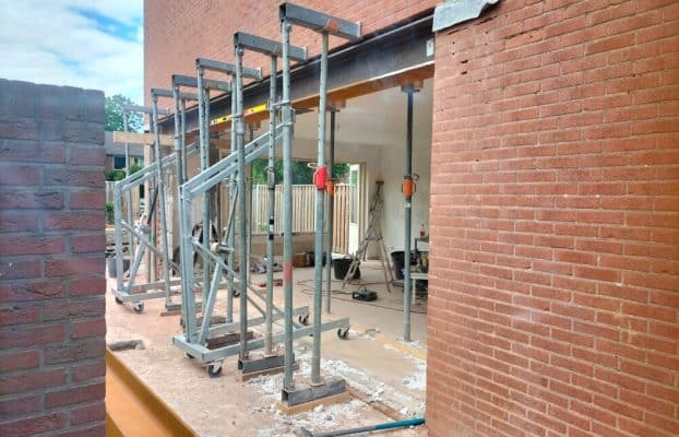 Gevel stempelen: hoe vangt u een gevel tijdelijk op?