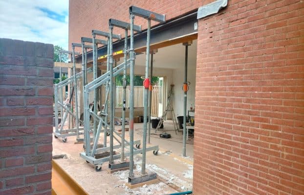 Gevel opvangen met stalen balk