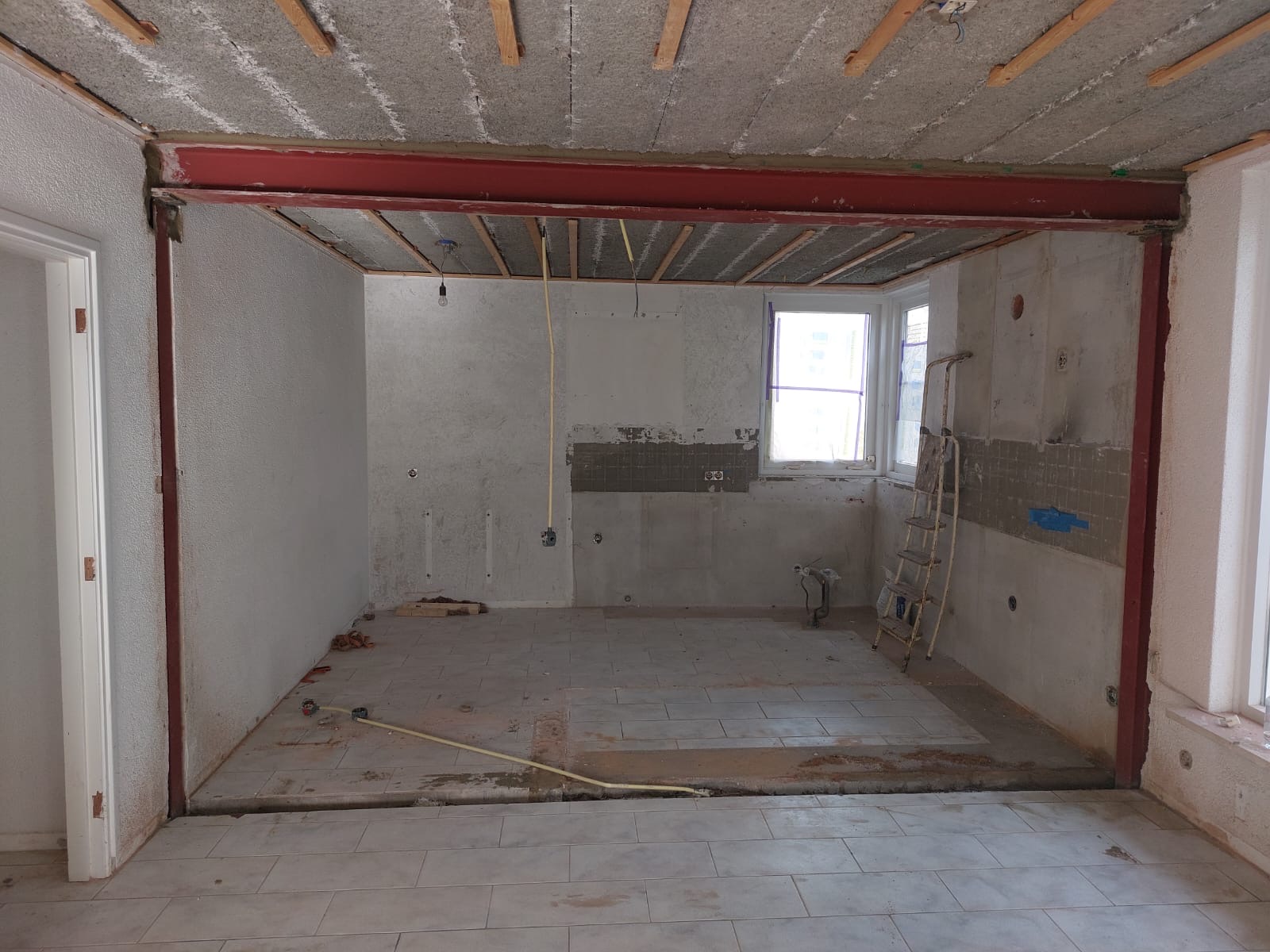 Kabels in muur wegwerken